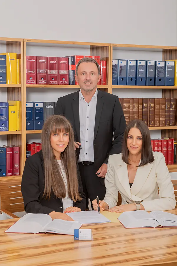 Notar Mag. Michael Ofenböck und sein Team aus Wiener Neustadt